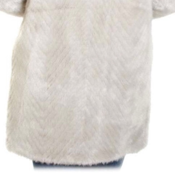 Guess size L faux fur 3/4 coat - Picture 16 of 16